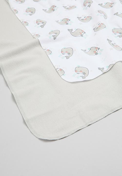 Character Group - Whale 2 pack receiving blankets - grey