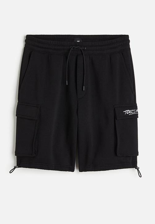 H&M - Relaxed fit printed cargo sweatshorts - black