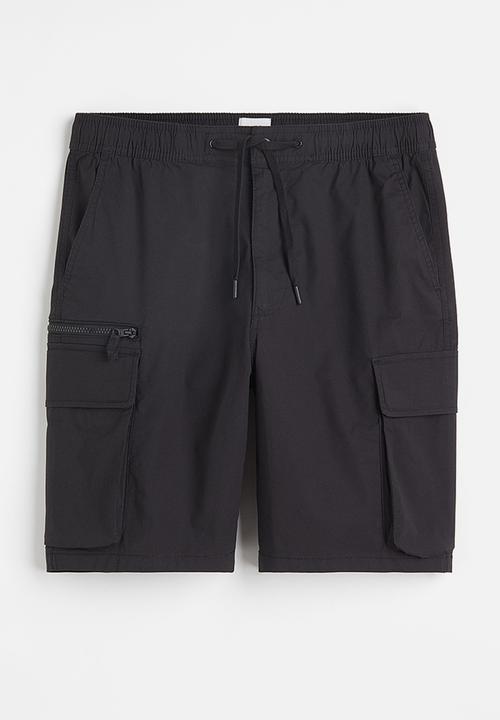 H&M - Regular fit knee-length cargo shorts - black