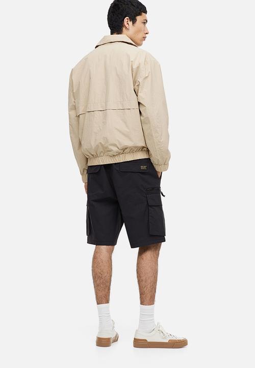 H&M - Regular fit knee-length cargo shorts - black