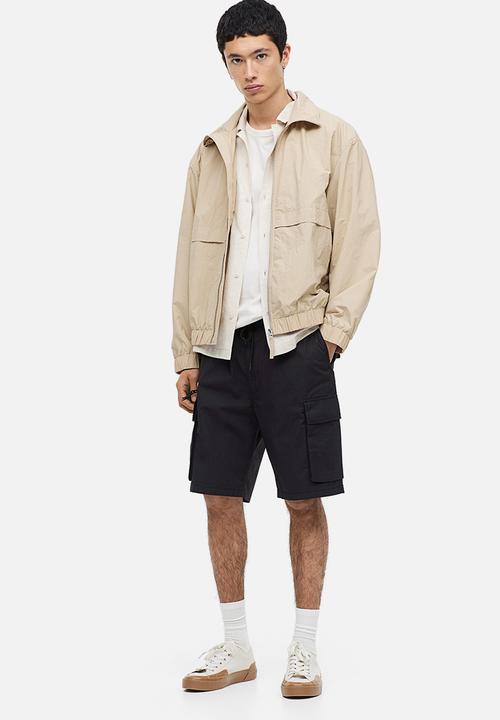H&M - Regular fit knee-length cargo shorts - black
