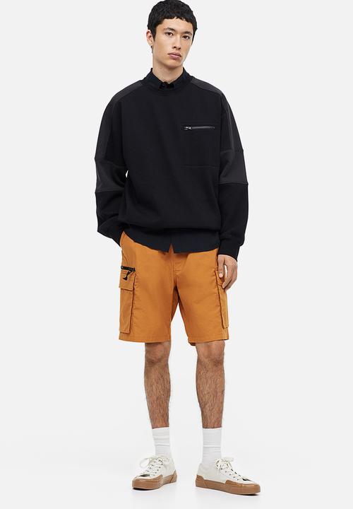 H&M - Regular fit knee-length cargo shorts - rust orange 