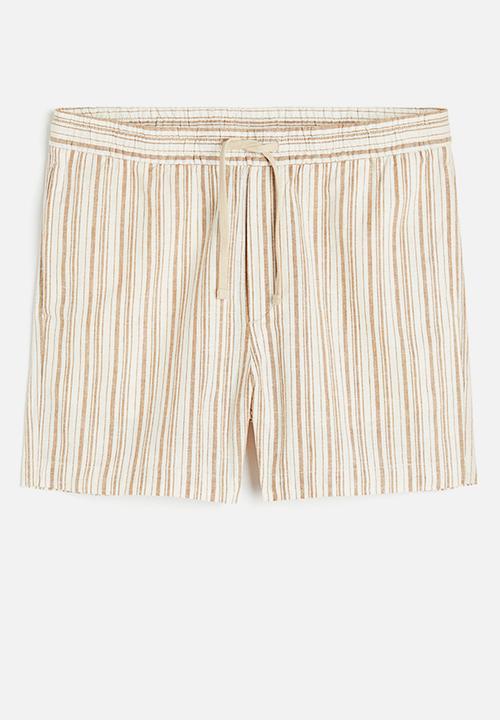 H&M - Regular fit linen-blend shorts - white/beige striped 