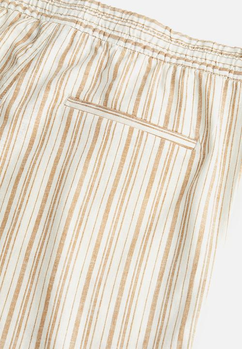 H&M - Regular fit linen-blend shorts - white/beige striped 