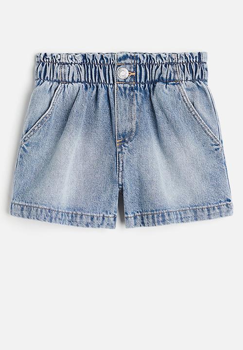 H&M - Loose fit denim shorts - light denim blue