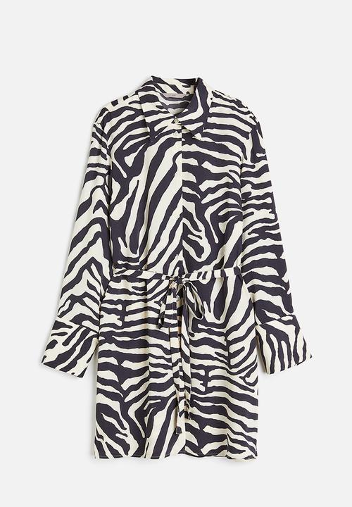 H&M - Tie-belt shirt dress - dark grey zebra print