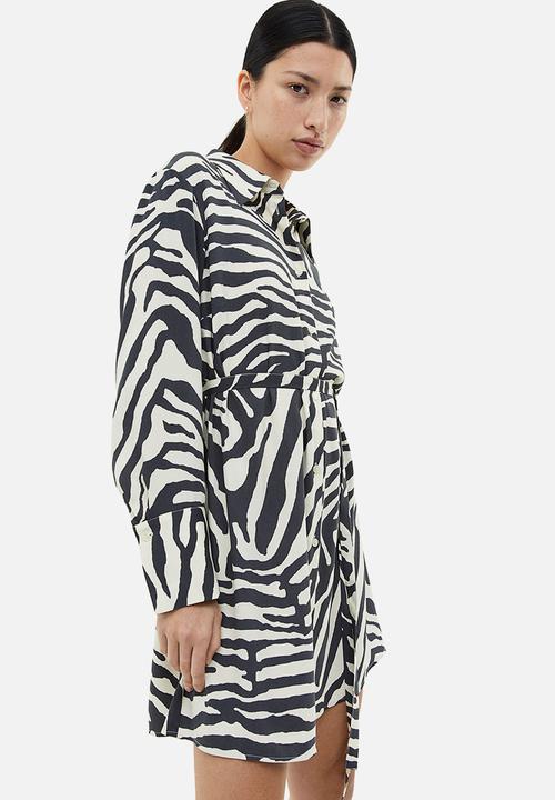 H&M - Tie-belt shirt dress - dark grey zebra print