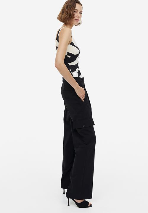 H&M - Textured body - white patterned