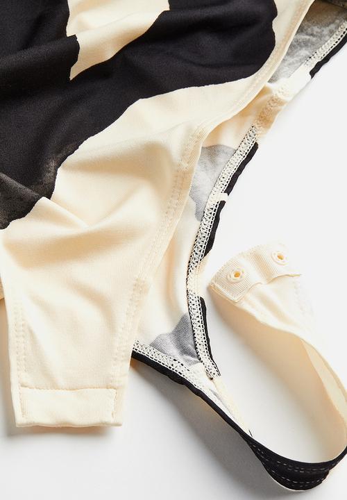 H&M - Textured body - white patterned