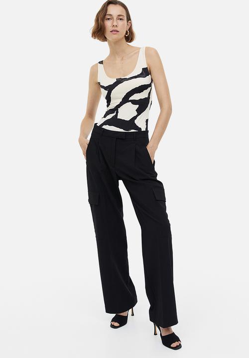 H&M - Textured body - white patterned