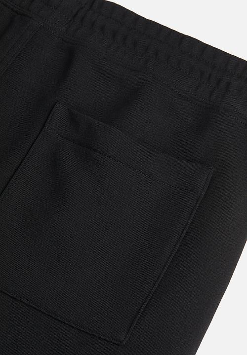 H&M - Regular fit printed sweatshorts - black