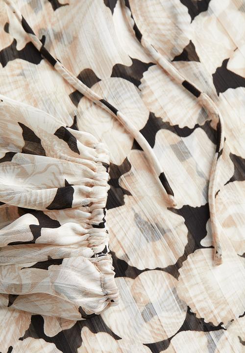 H&M - Frill-trimmed crêpe blouse - light beige seashells