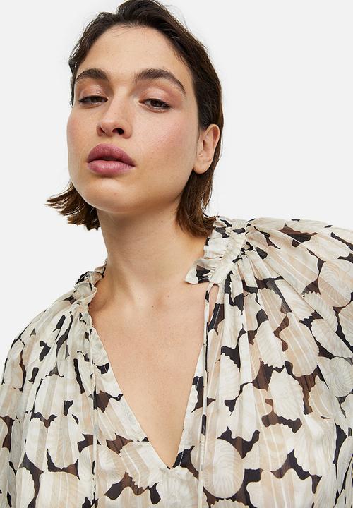H&M - Frill-trimmed crêpe blouse - light beige seashells