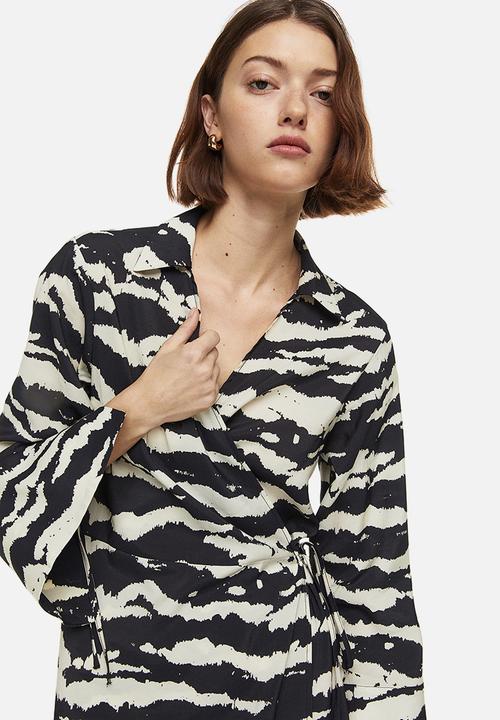 H&M - Collared wrap dress - black tiger striped 
