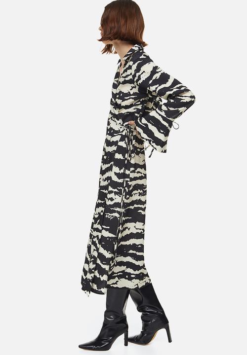H&M - Collared wrap dress - black tiger striped 