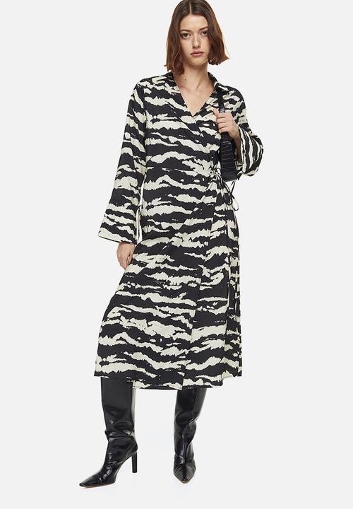 H&M - Collared wrap dress - black tiger striped 