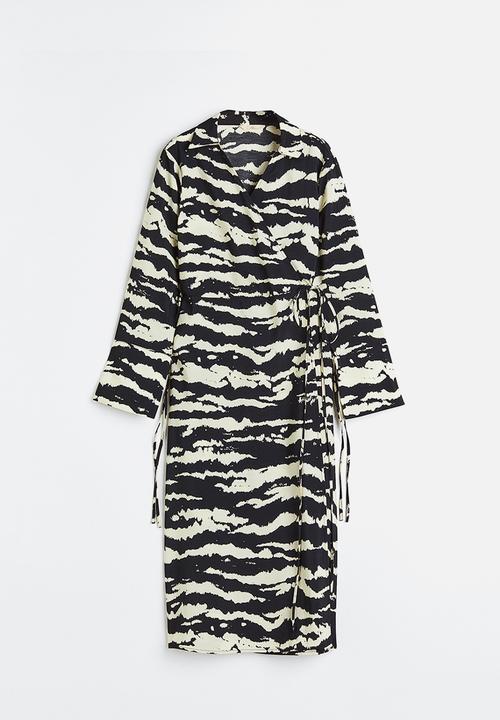 H&M - Collared wrap dress - black tiger striped 