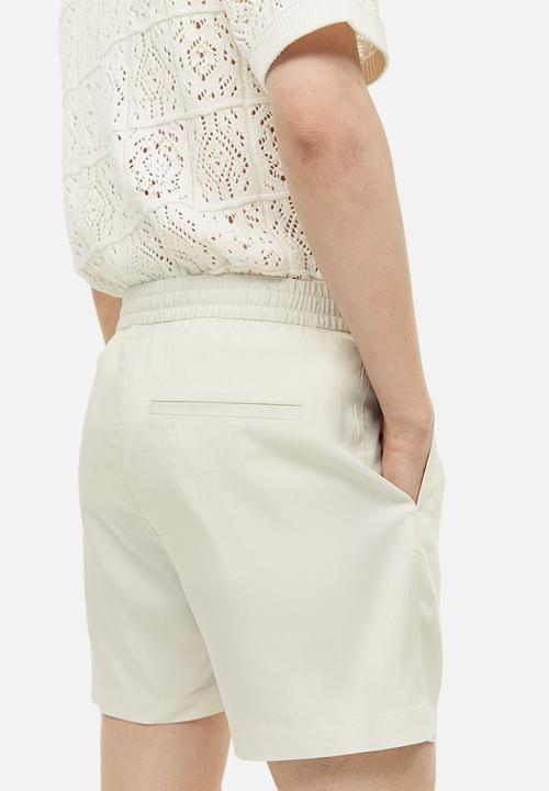H&M - Regular fit lyocell shorts - light greige
