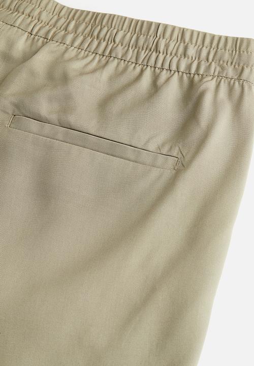 H&M - Regular fit lyocell shorts - sage green 