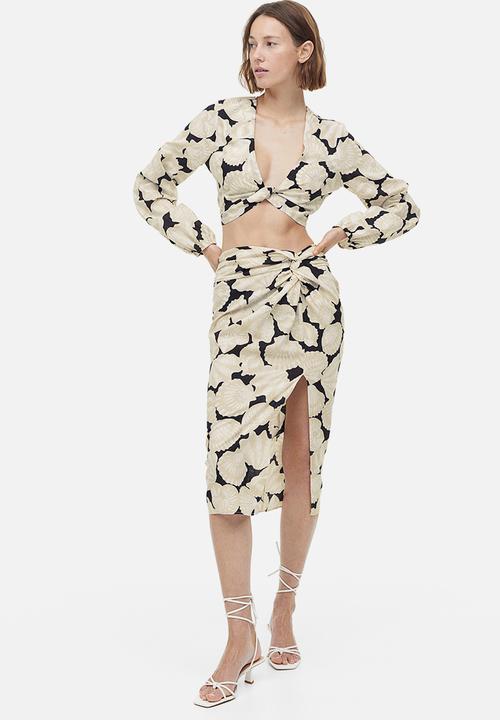 H&M - Cropped linen-blend blouse - light beige seashells 