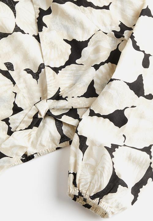 H&M - Cropped linen-blend blouse - light beige seashells 