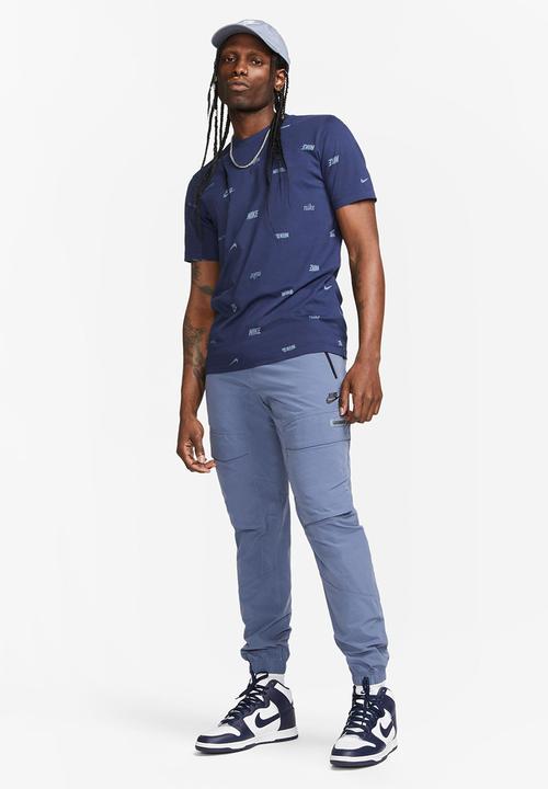 Nike - NSW Club + All-over print tee- blue 