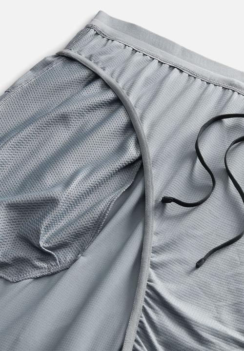 Nike - Nike dri-fit stride 7in bf short - grey 