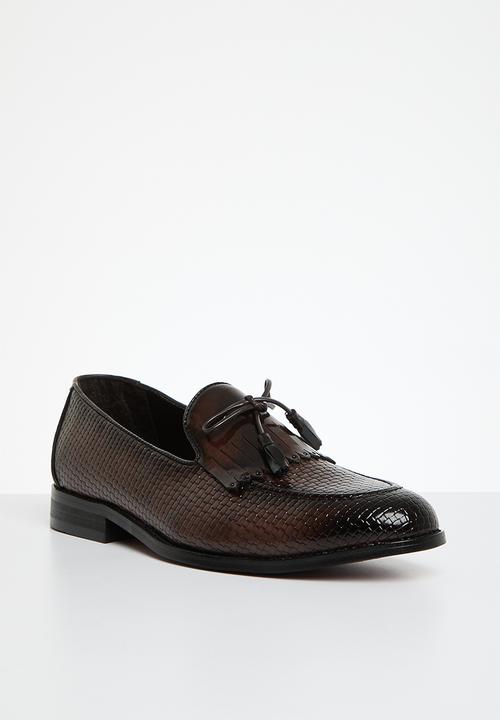 PC - Formal slip on bow - choc basket weave  