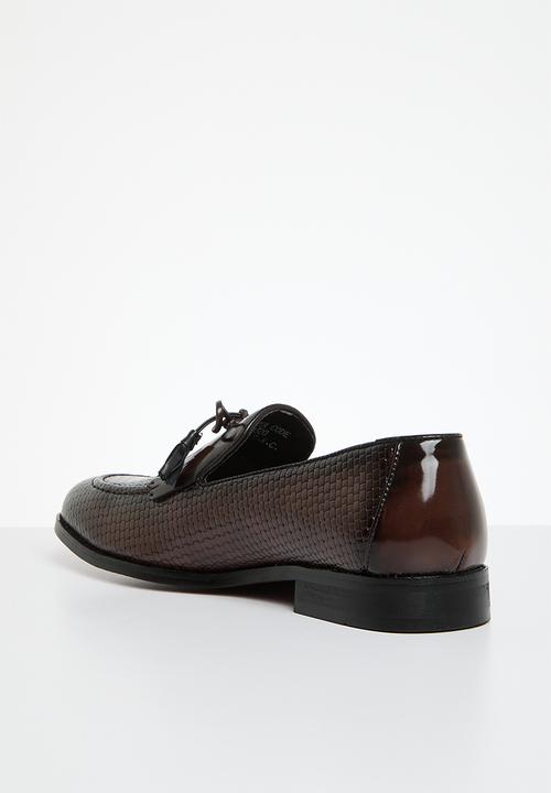 PC - Formal slip on bow - choc basket weave  