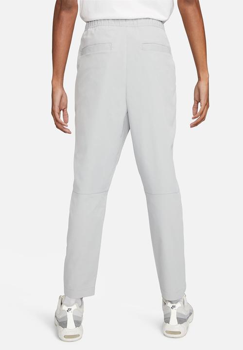 Nike - Nike club woven taper leg pants - light smoke grey