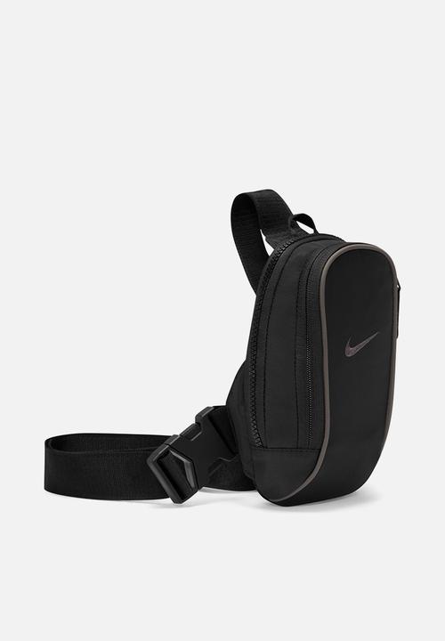 Nike - Nike Sportswear Essentials