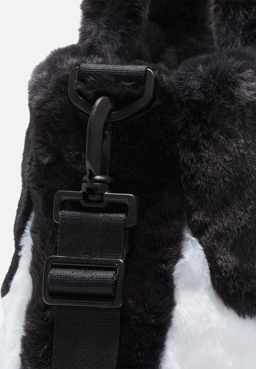 Nike - Sportswear top handle bag - black & white