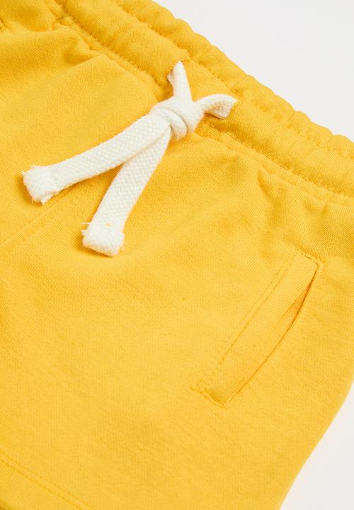 MINOTI - Boys jersey tee and fleece short - yellow 