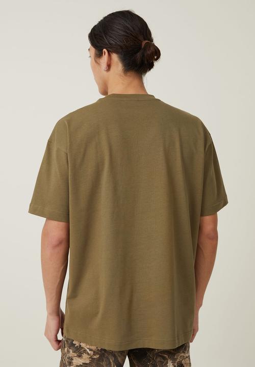 Cotton On - Box fit pocket t-shirt - jungle khaki/civic outerwear