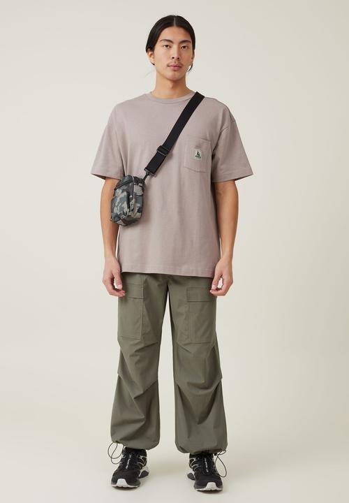 Cotton On - Box fit pocket t-shirt - dusk/civic outerwear