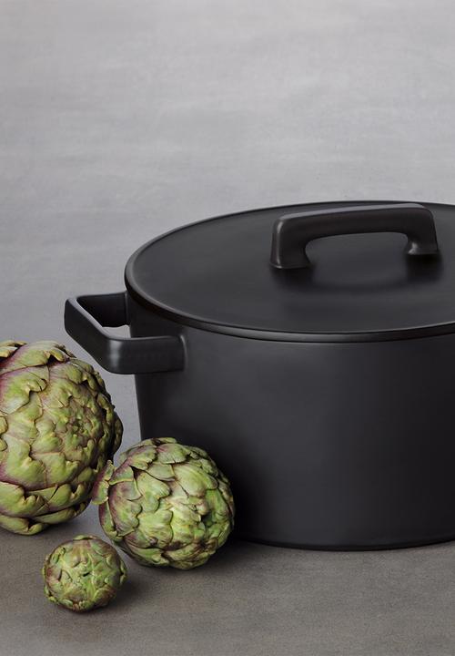 Maxwell & Williams - MW epic round casserole 2.6L - black