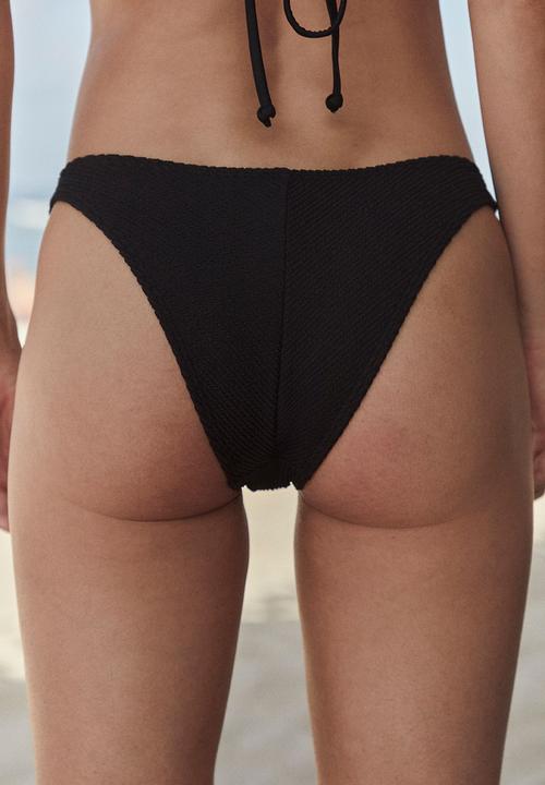 Cotton On - High side brazilian seam bikini bottom - black crinkle