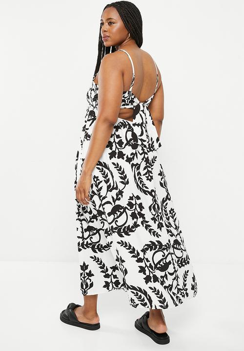 Me&B - Plus the shirred bodice maxi sundress - white