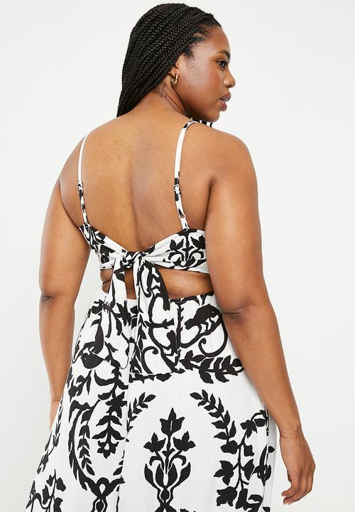 Me&B - Plus the shirred bodice maxi sundress - white