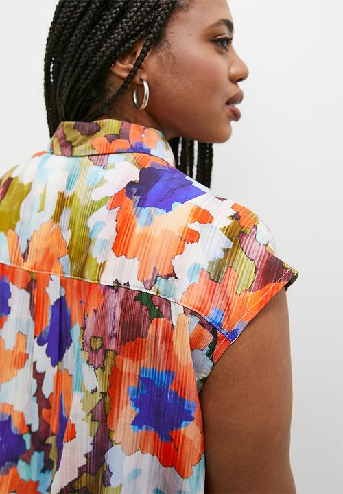 Superbalist - Grown on sleeve printed shirt - red graphic1