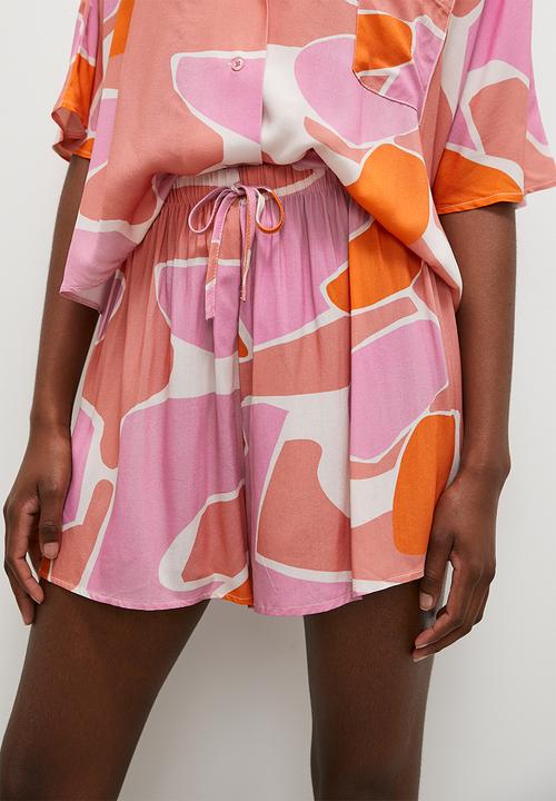 Superbalist - Printed shirt & short set - orange pink abstract