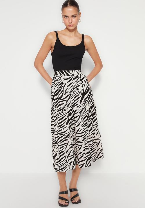 Trendyol - Animal print tiered midi skirt - black