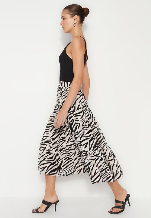 Trendyol - Animal print tiered midi skirt - black