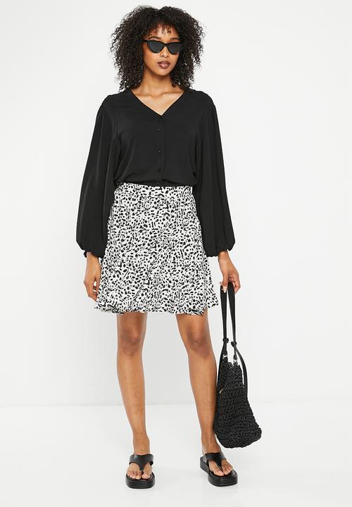 Me&B - Bellow sleeve blouse with shoulder detail - black