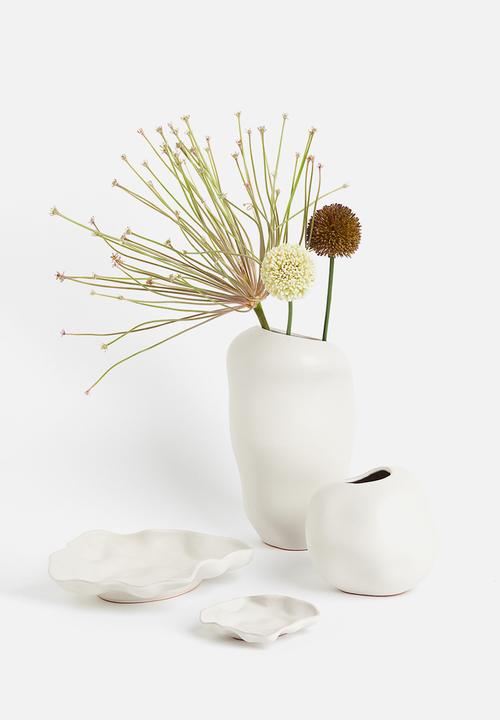 H&M - Terracotta vase - white