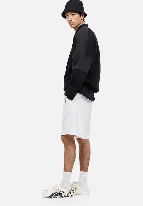 H&M - Relaxed fit printed sweat shorts - white story 