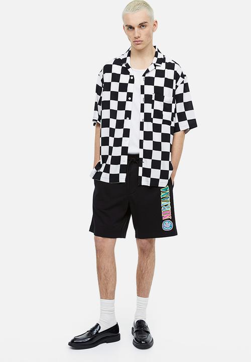 H&M - Regular fit printed sweat shorts - black nirvana