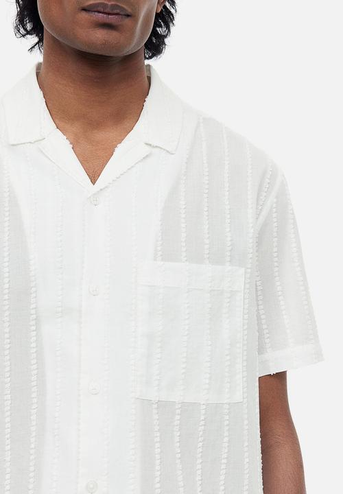 H&M - Regular fit textured-weave resort shirt - white