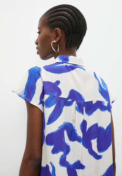 Superbalist - Grown on sleeve printed shirt - blue graphic strokes