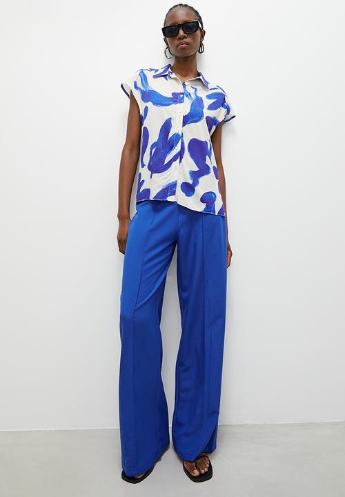 Superbalist - Grown on sleeve printed shirt - blue graphic strokes